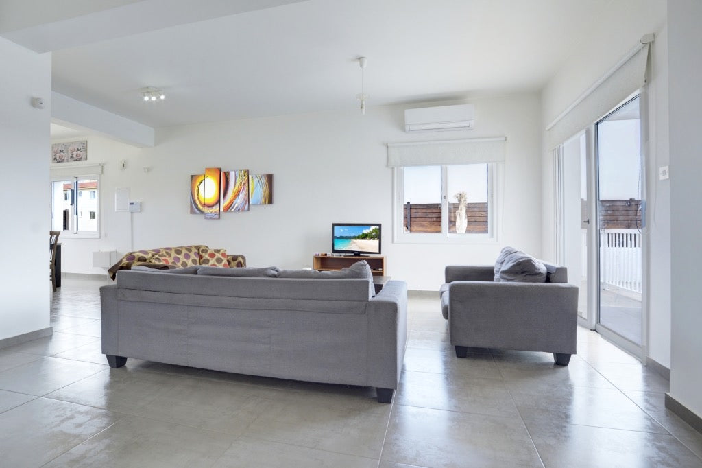 4-Bedroom Villa - Perfect Location (Sleeps up to 10) #010