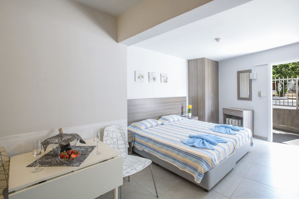 1-Bedroom Studio Apartment (Sleeps Up To 2) Ayia Napa #028