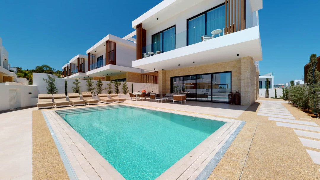 4-Bedroom Beach Resort Villa (Sleeps Up To 8) Protaras #035