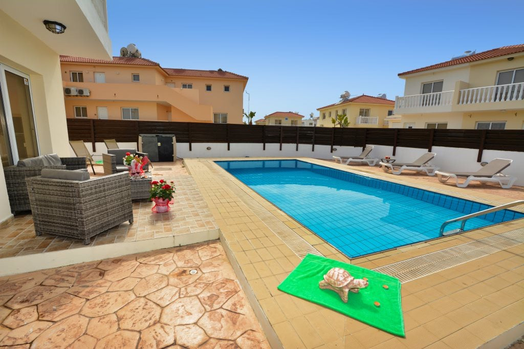 4-Bedroom Crystal Villa (Sleeps up to 10) #015