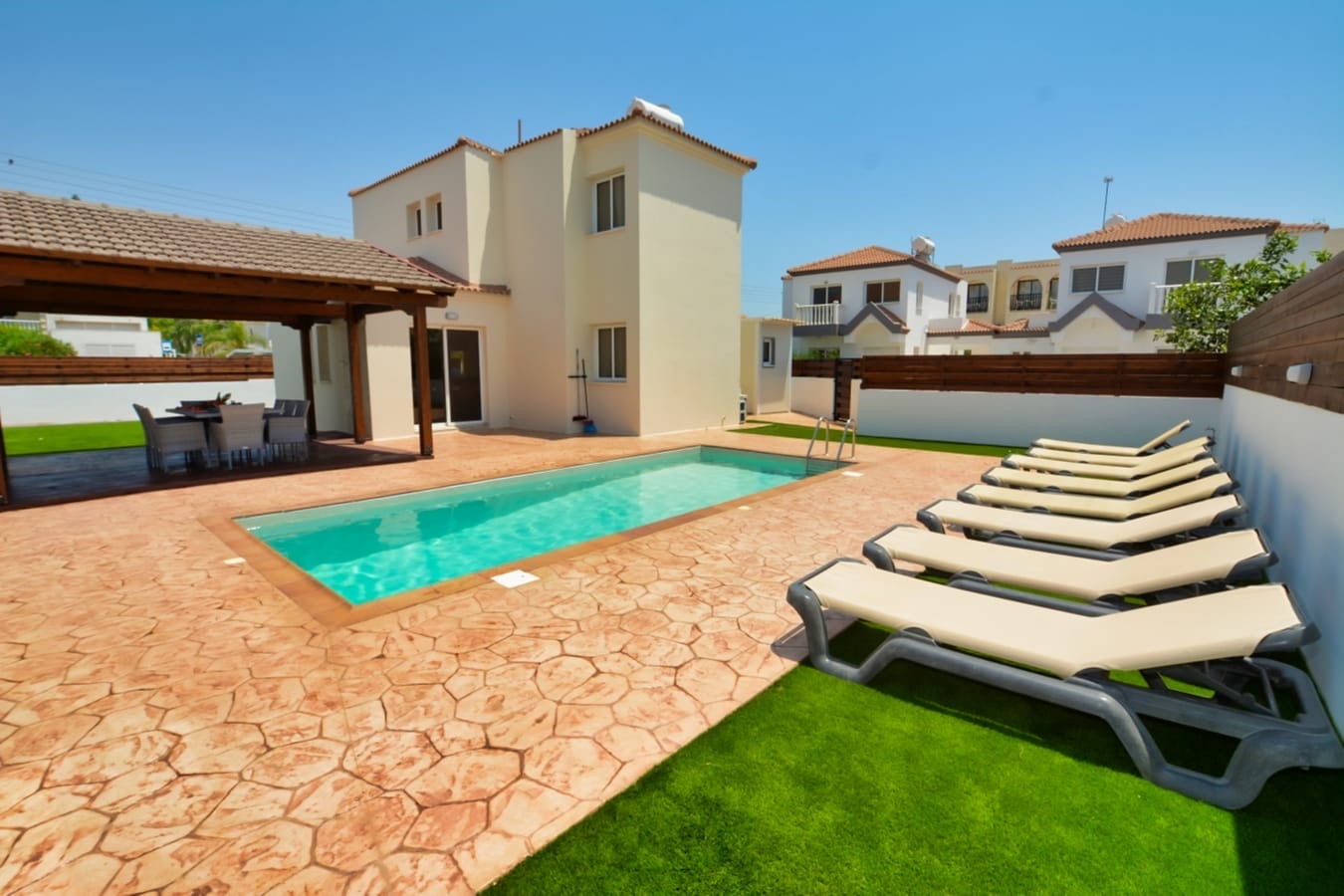 Gold 4-Bedroom Villa (Sleeps up to 10) #011