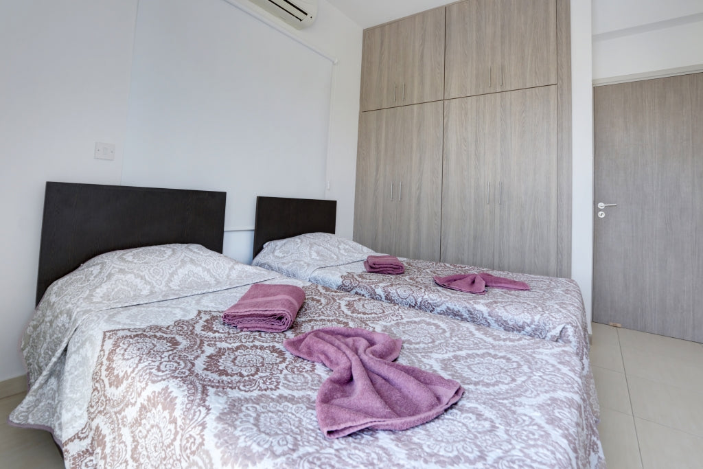 Fantastic 4-Bedroom Villa (Sleeps up to 10) #008