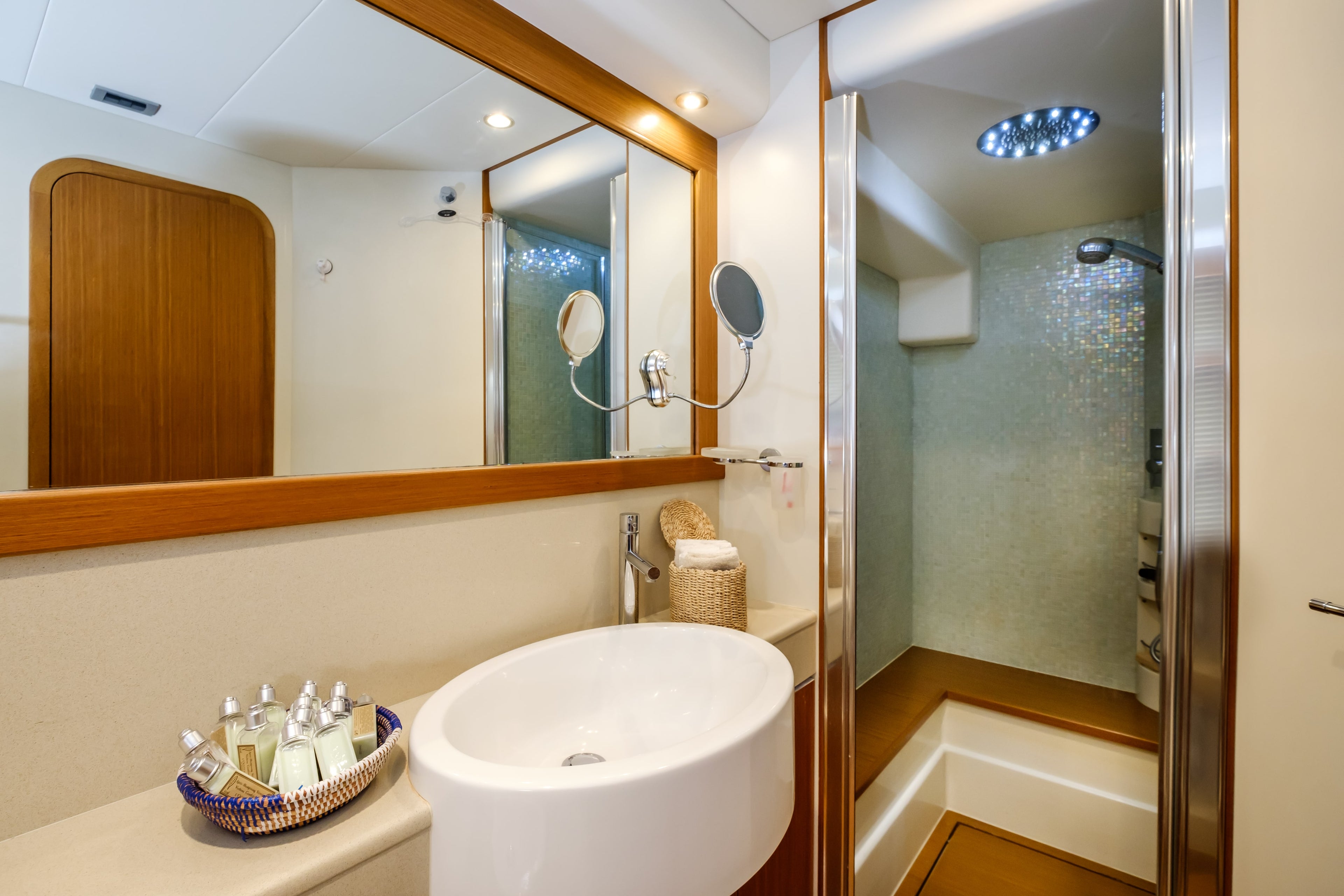 Ferretti 592 - 25 Person Capacity