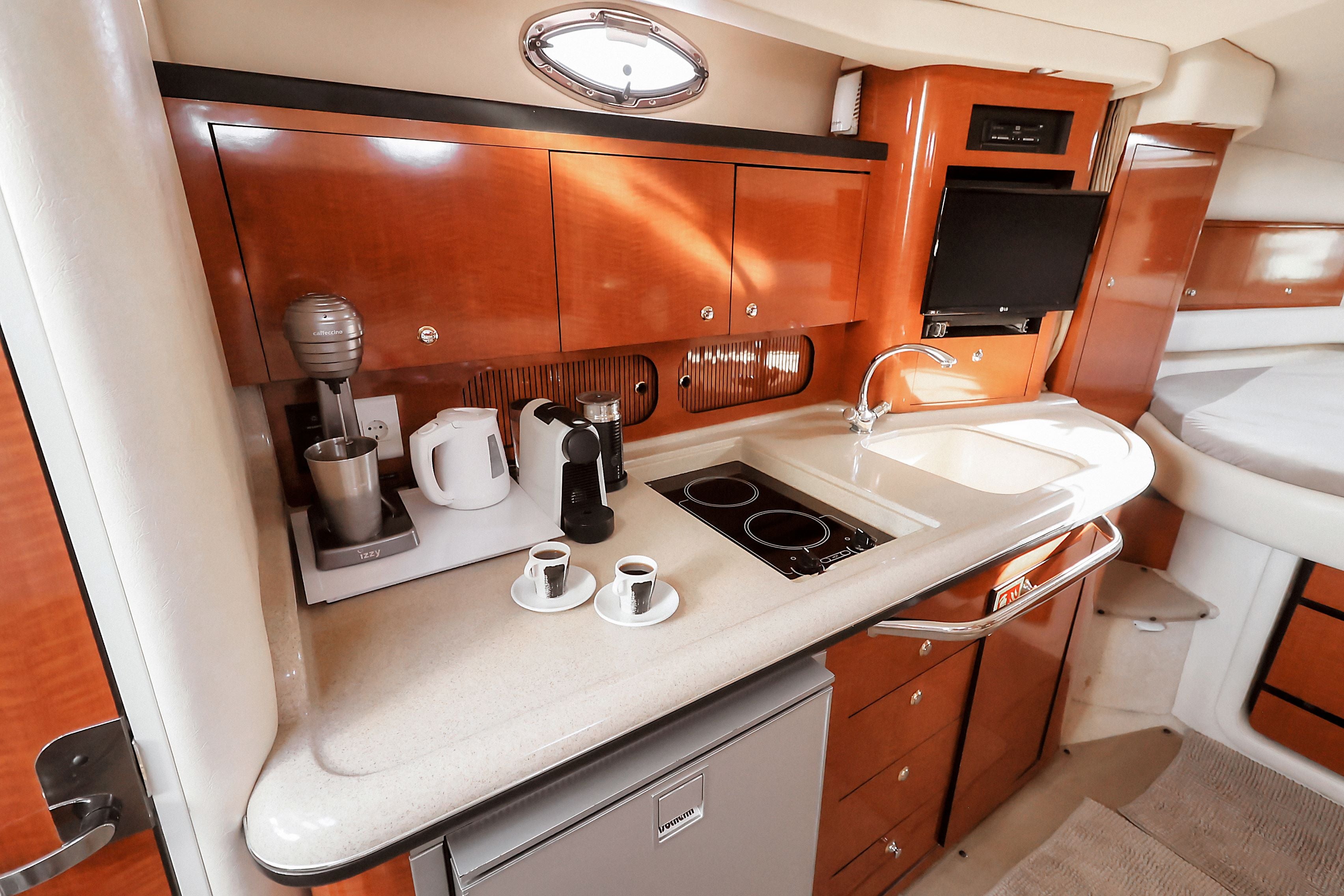 Sea Ray 375 - 11 Person Capacity