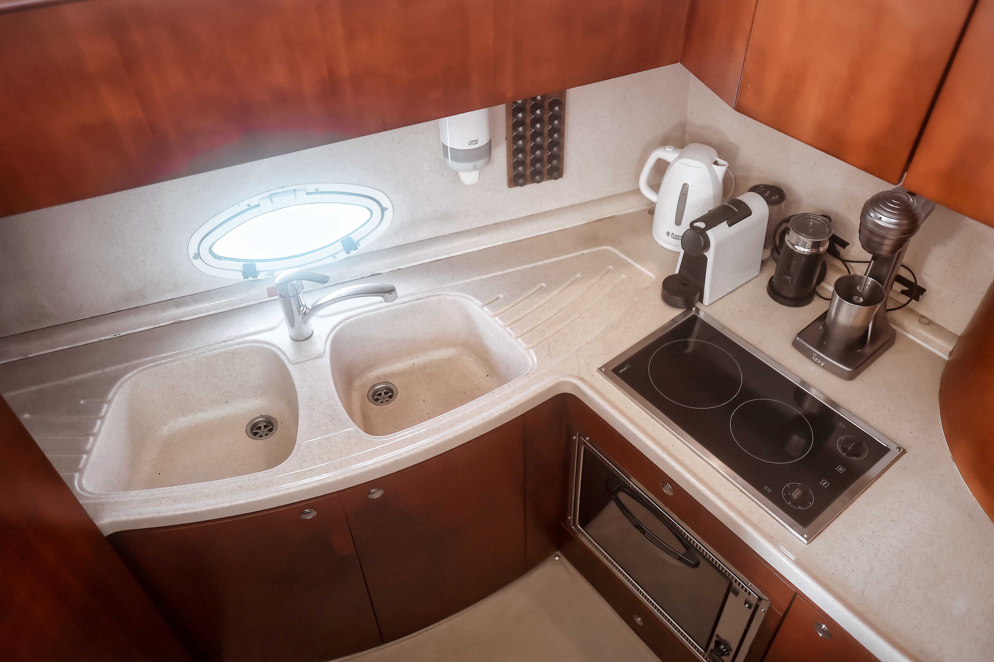 Azimut 42 - 11 Person Capacity