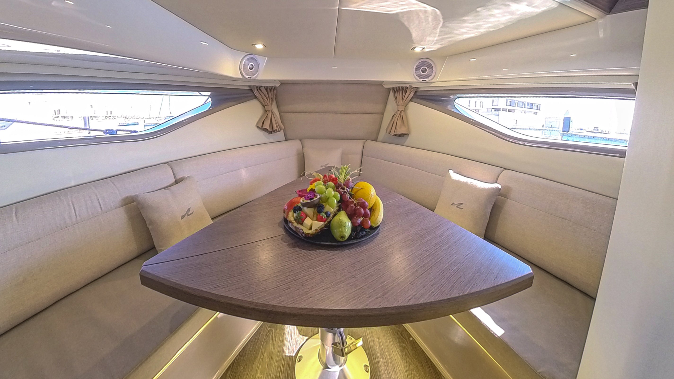 Sea Ray 320 - 11 Person Capacity