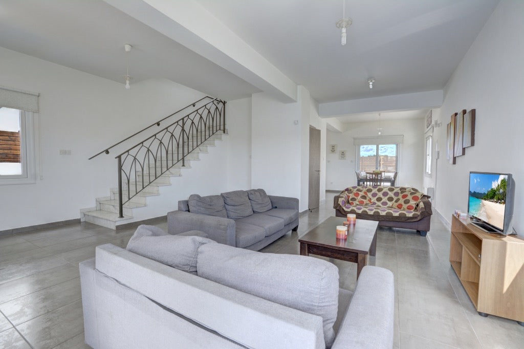 4-Bedroom Villa - Perfect Location (Sleeps up to 10) #010