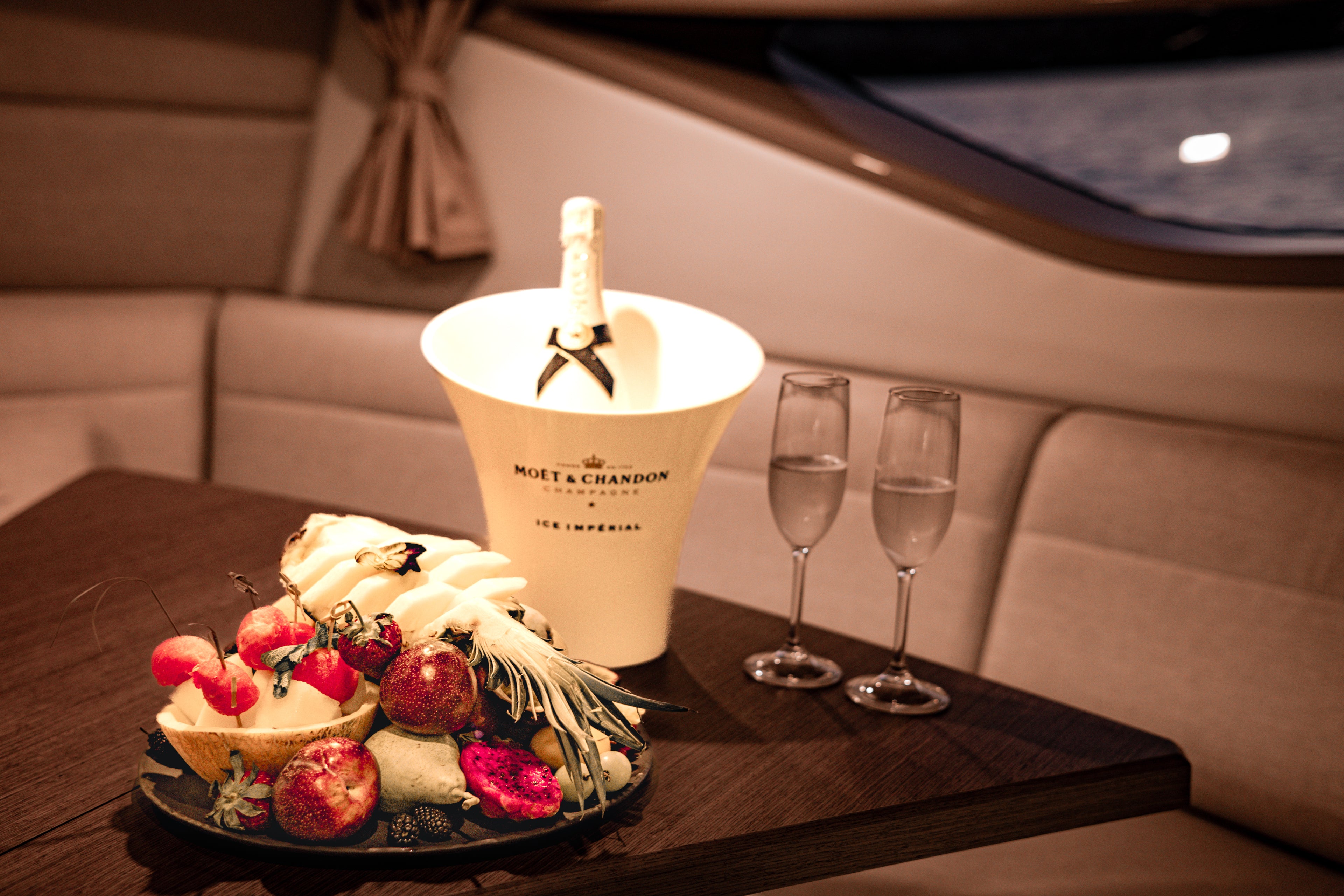 Sea Ray 320 - 11 Person Capacity