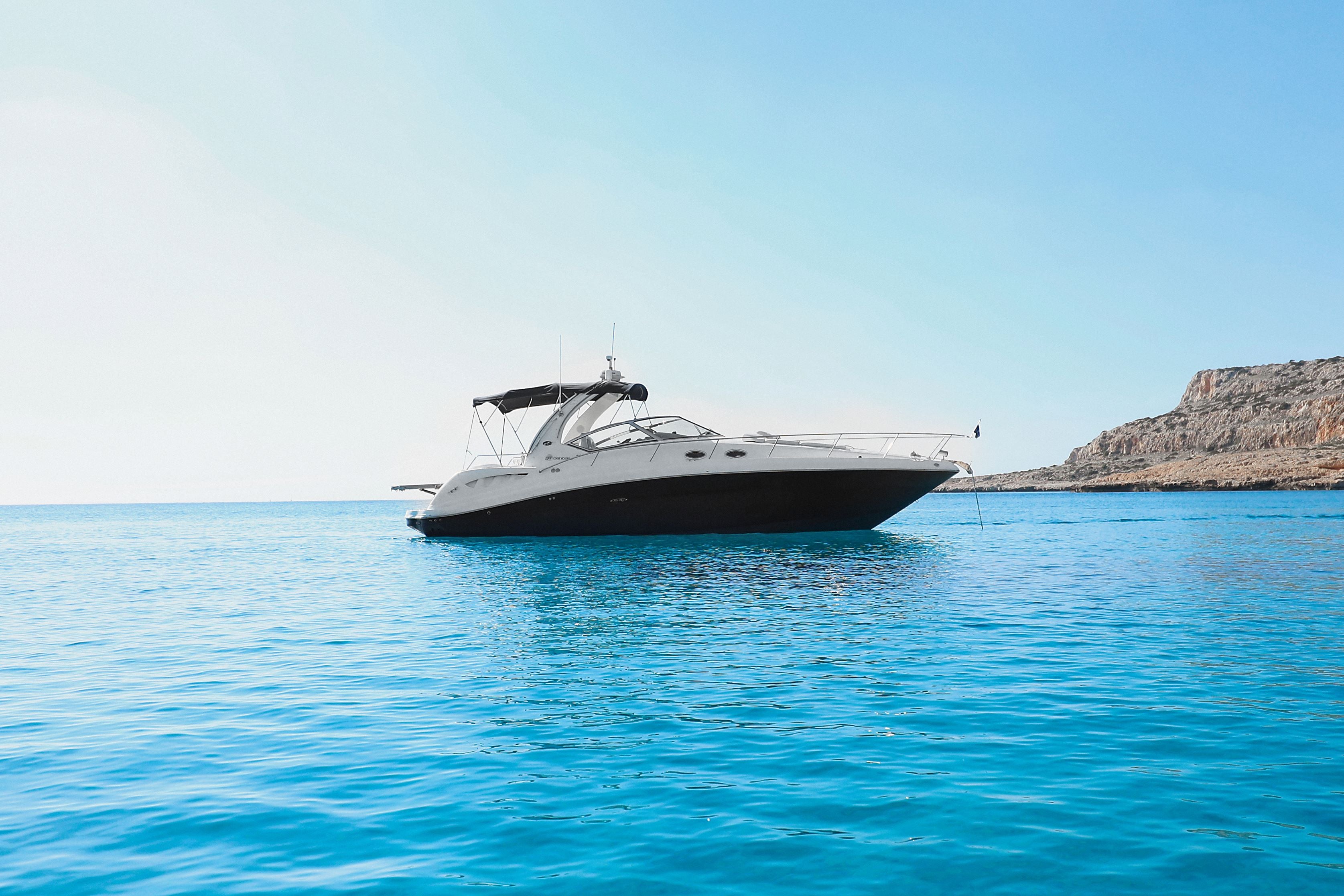 Sea Ray 375 - 11 Person Capacity