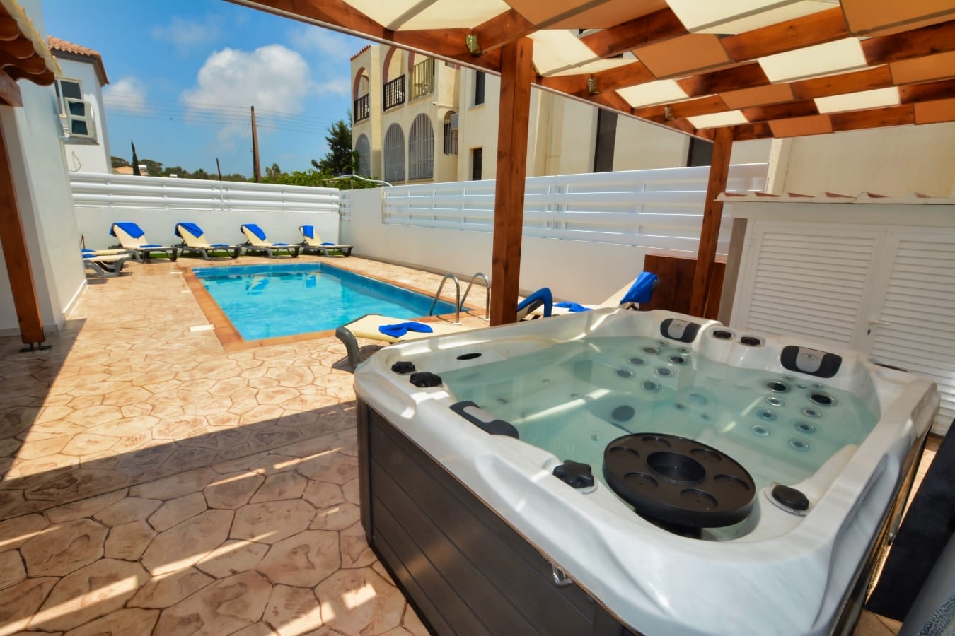 4-Bedroom Jacuzzi Villa (Sleeps up to 10) #013