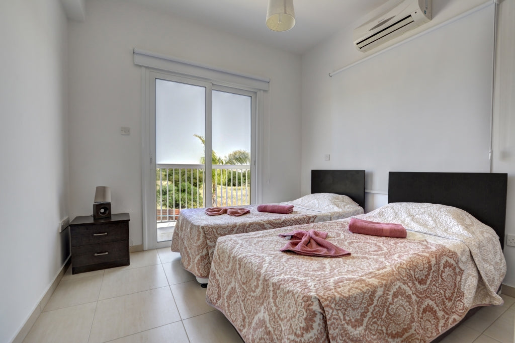 Fantastic 4-Bedroom Villa (Sleeps up to 10) #008