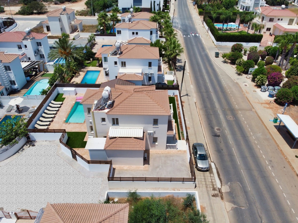 Gold 4-Bedroom Villa (Sleeps up to 10) #011