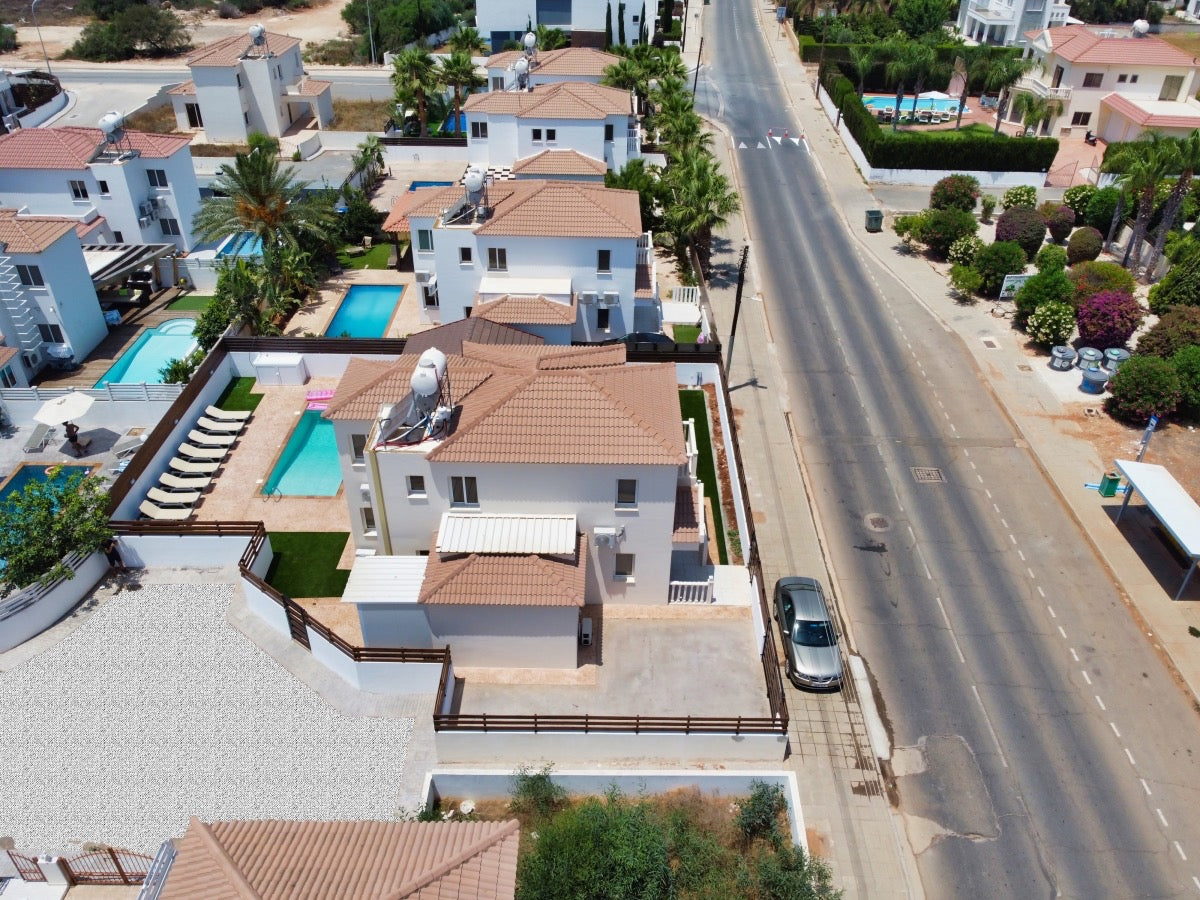 Gold 4-Bedroom Villa (Sleeps up to 10) #011