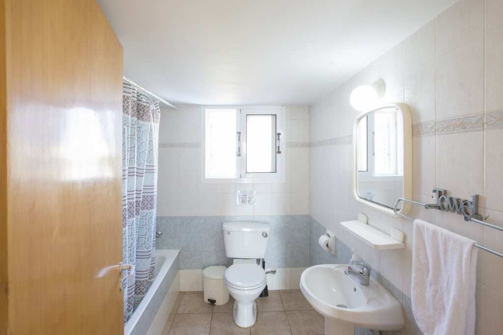 4-Bedroom Villa Laura (Sleeps Up To 9) Ayia Thekla #031