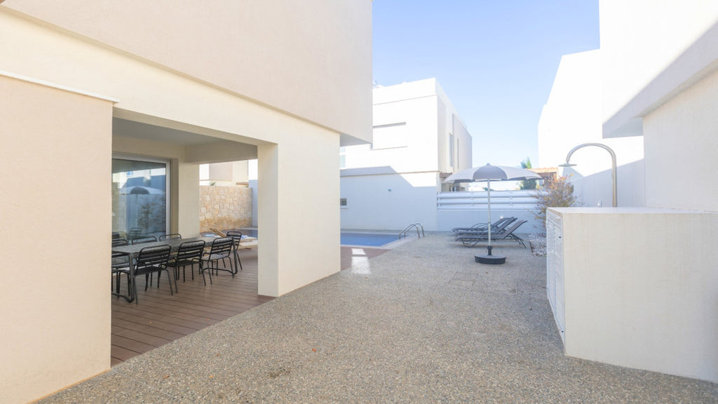 4-Bedroom Protaras Villa (Sleeps Up To 9) #037