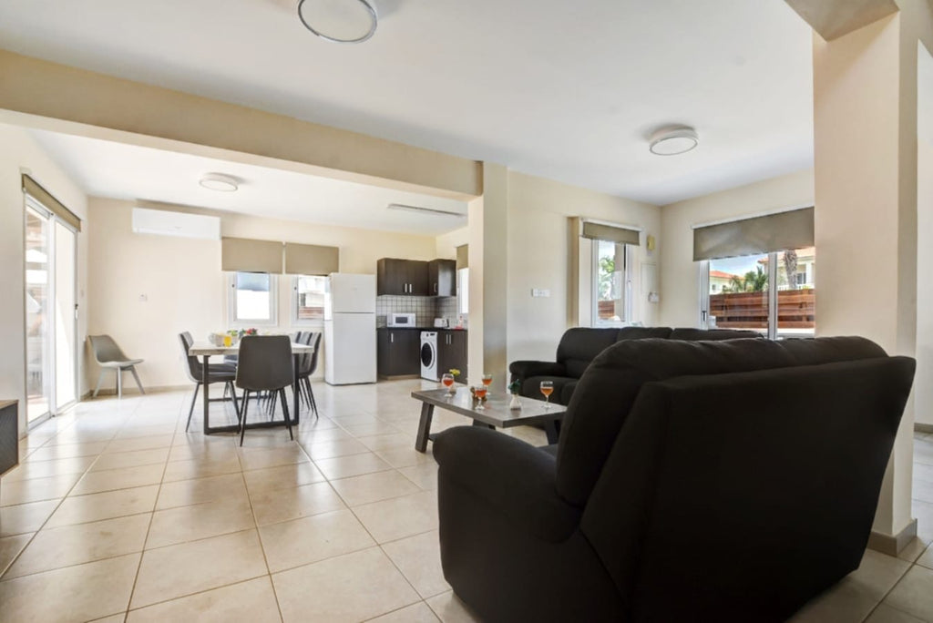 Gold 4-Bedroom Villa (Sleeps up to 10) #011