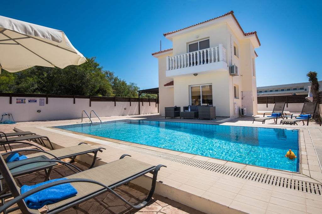 4-Bedroom Crystal Villa (Sleeps up to 8) #015