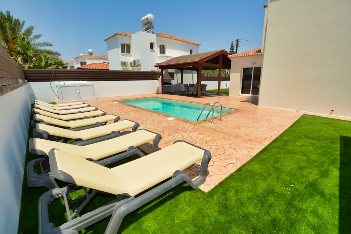 Gold 4-Bedroom Villa (Sleeps up to 10) #011