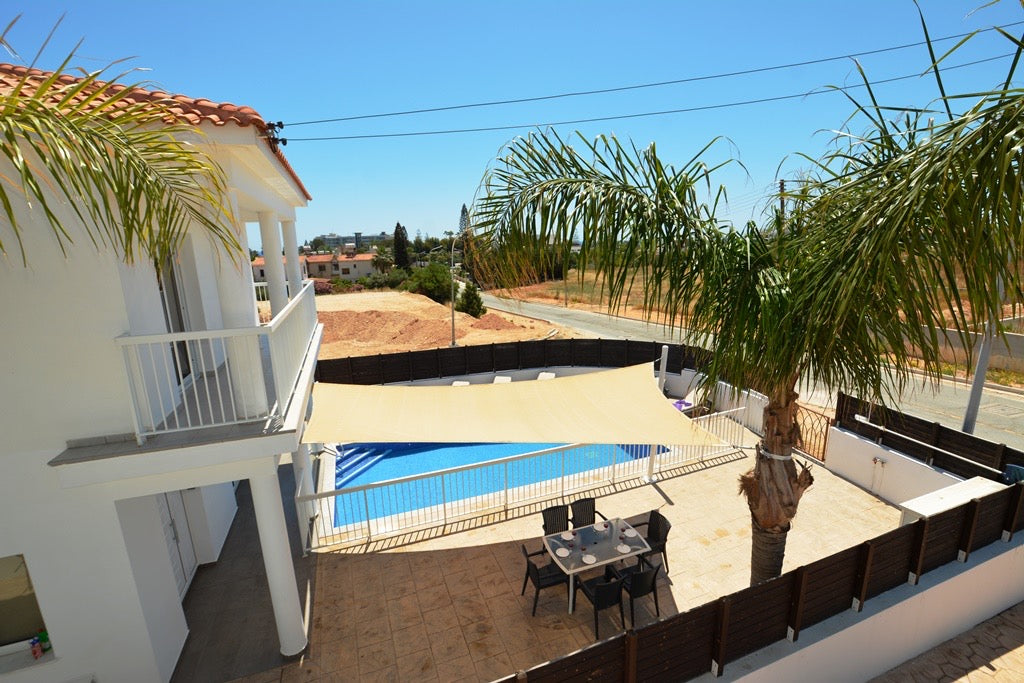 4-Bedroom Villa - Perfect Location (Sleeps up to 10) #010