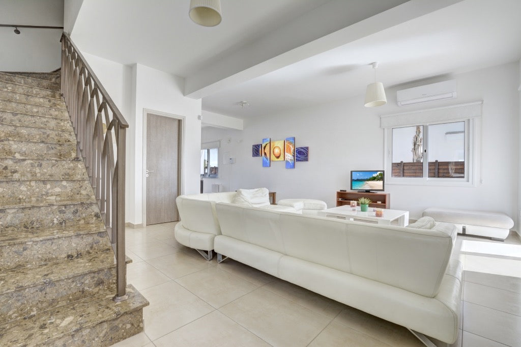 Elite 4-Bedroom Villa (Sleeps up to 10) #009