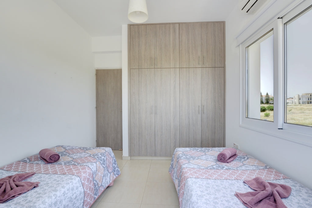 Fantastic 4-Bedroom Villa (Sleeps up to 10) #008