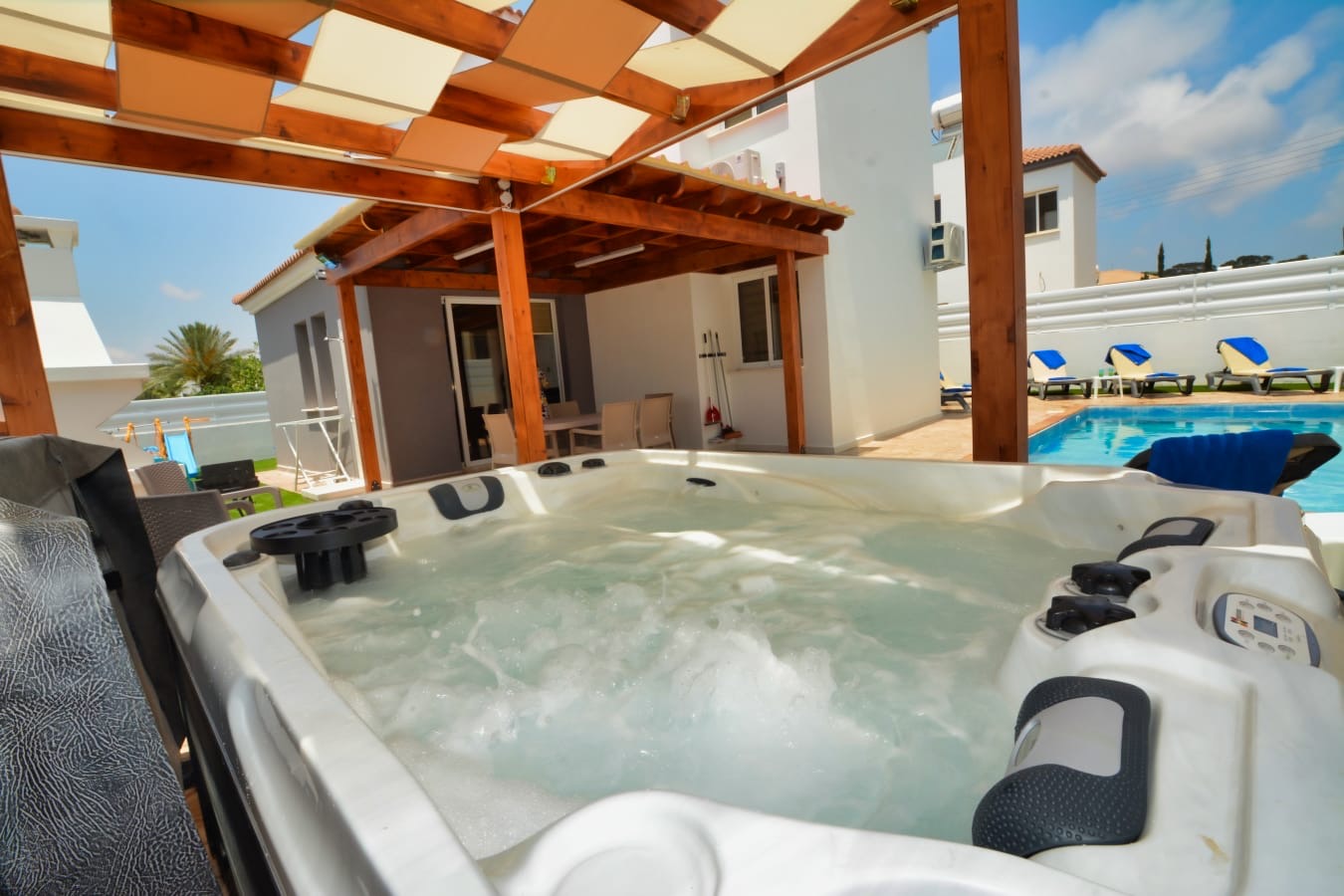 4-Bedroom Jacuzzi Villa (Sleeps up to 10) #013