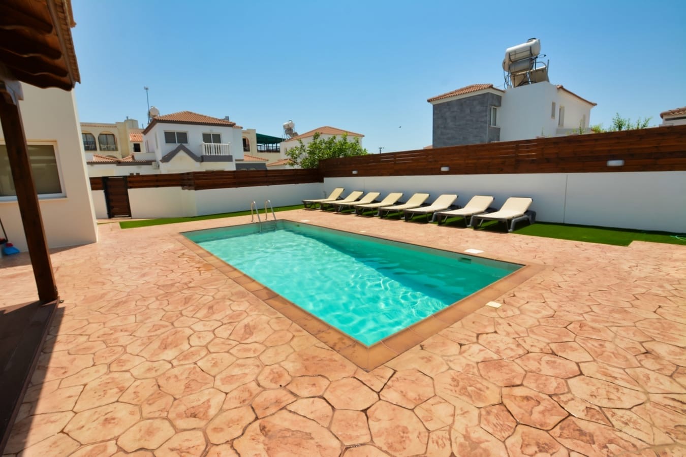 Gold 4-Bedroom Villa (Sleeps up to 10) #011