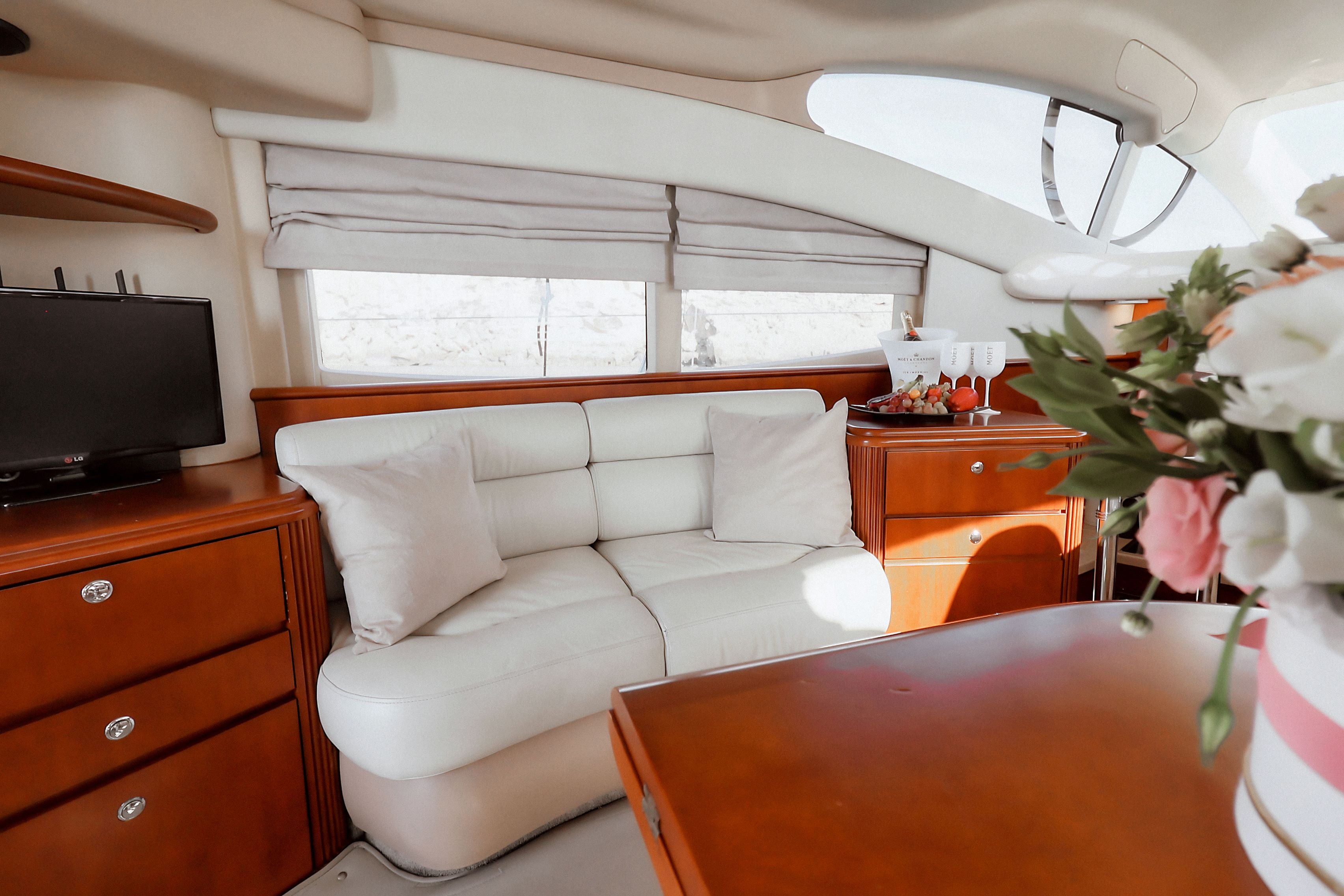 Azimut 42 - 11 Person Capacity