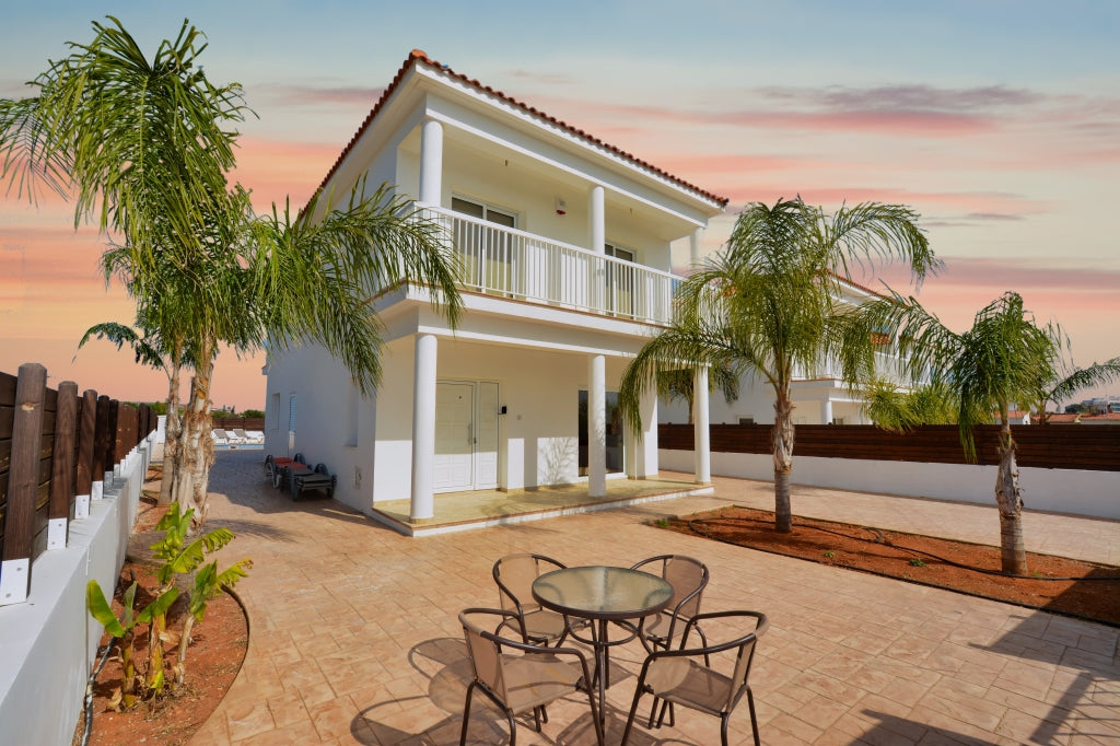 Fantastic 4-Bedroom Villa (Sleeps up to 10) #008