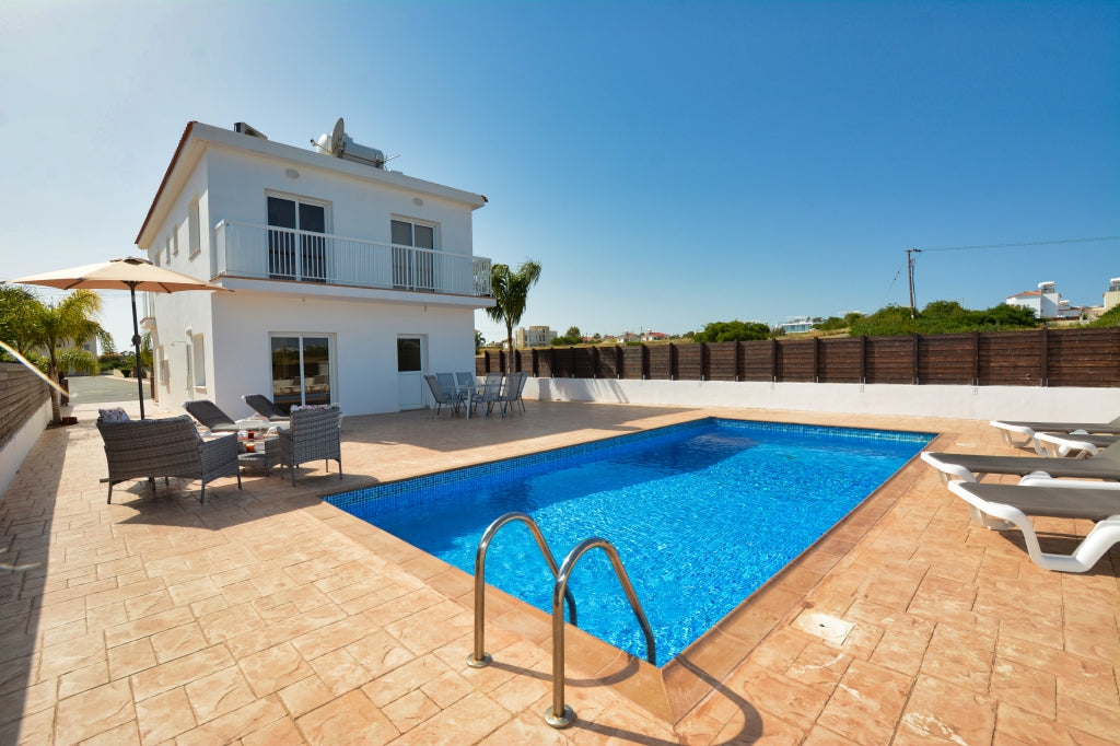 Fantastic 4-Bedroom Villa (Sleeps up to 10) #008