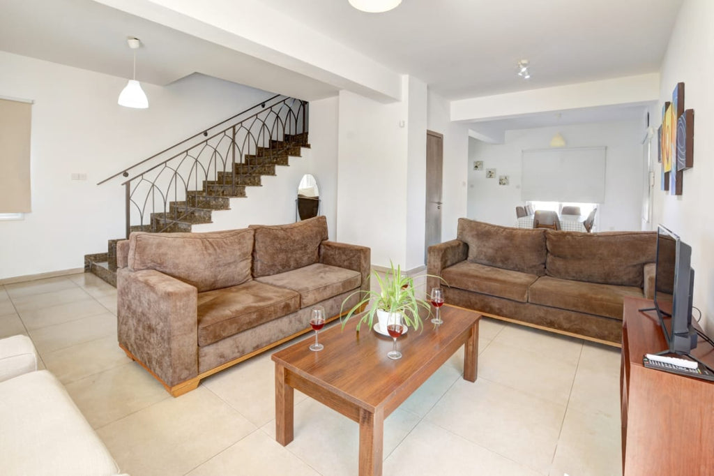 Fantastic 4-Bedroom Villa (Sleeps up to 10) #008