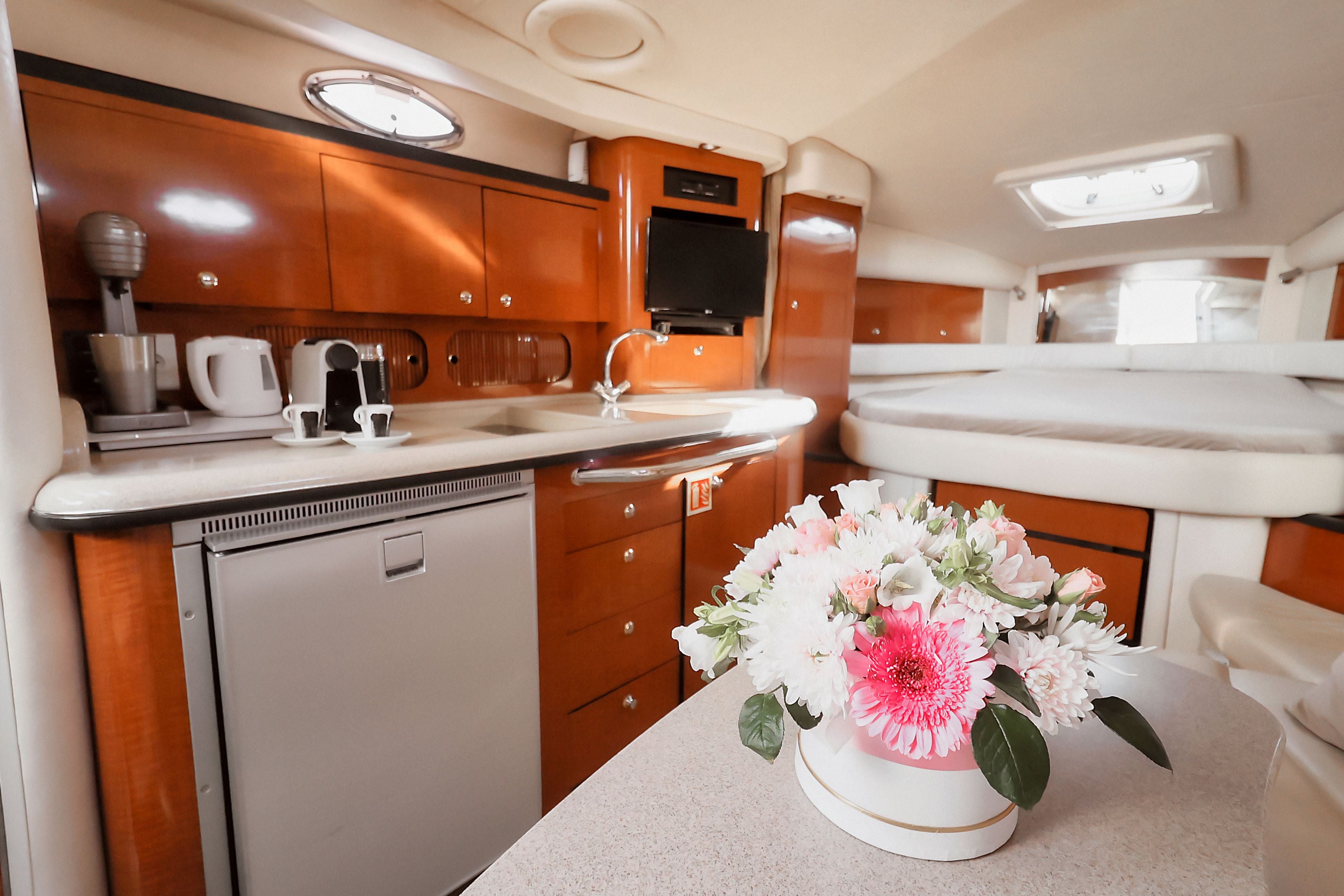 Sea Ray 375 - 11 Person Capacity