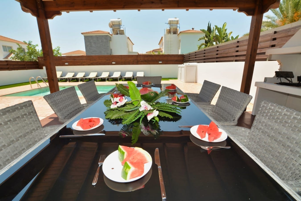 Gold 4-Bedroom Villa (Sleeps up to 10) #011