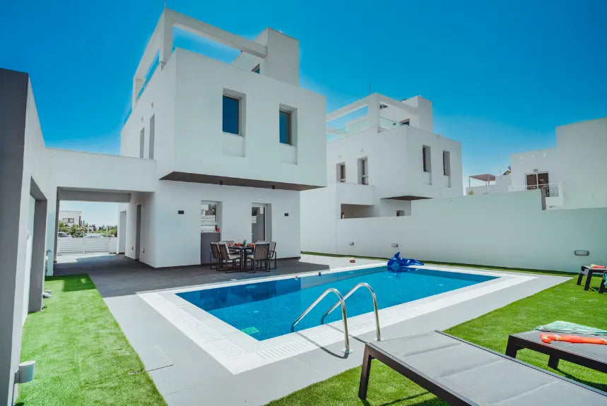 Modern 3-Bedroom Villa With Private Pool (Sleeps up to 10) #001