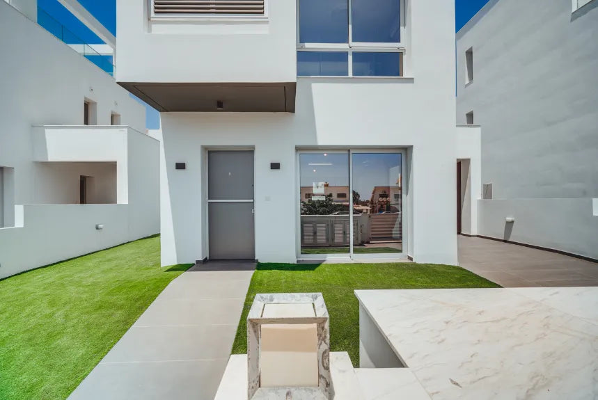 Modern 3-Bedroom Villa With Private Pool (Sleeps up to 10) #001