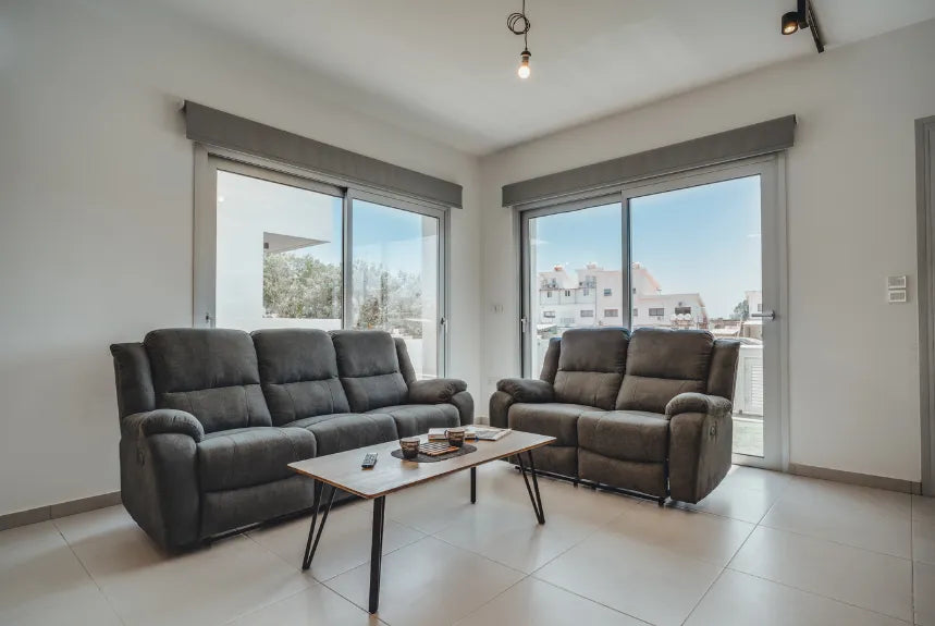 Modern 3-Bedroom Villa With Private Pool (Sleeps up to 10) #001