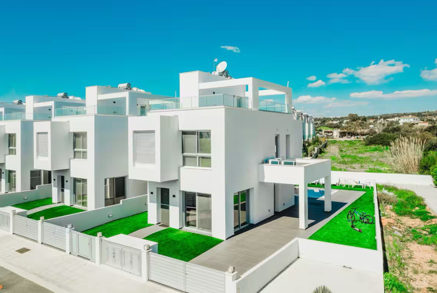 Modern 3-Bedroom Villa With Private Pool (Sleeps up to 10) #001