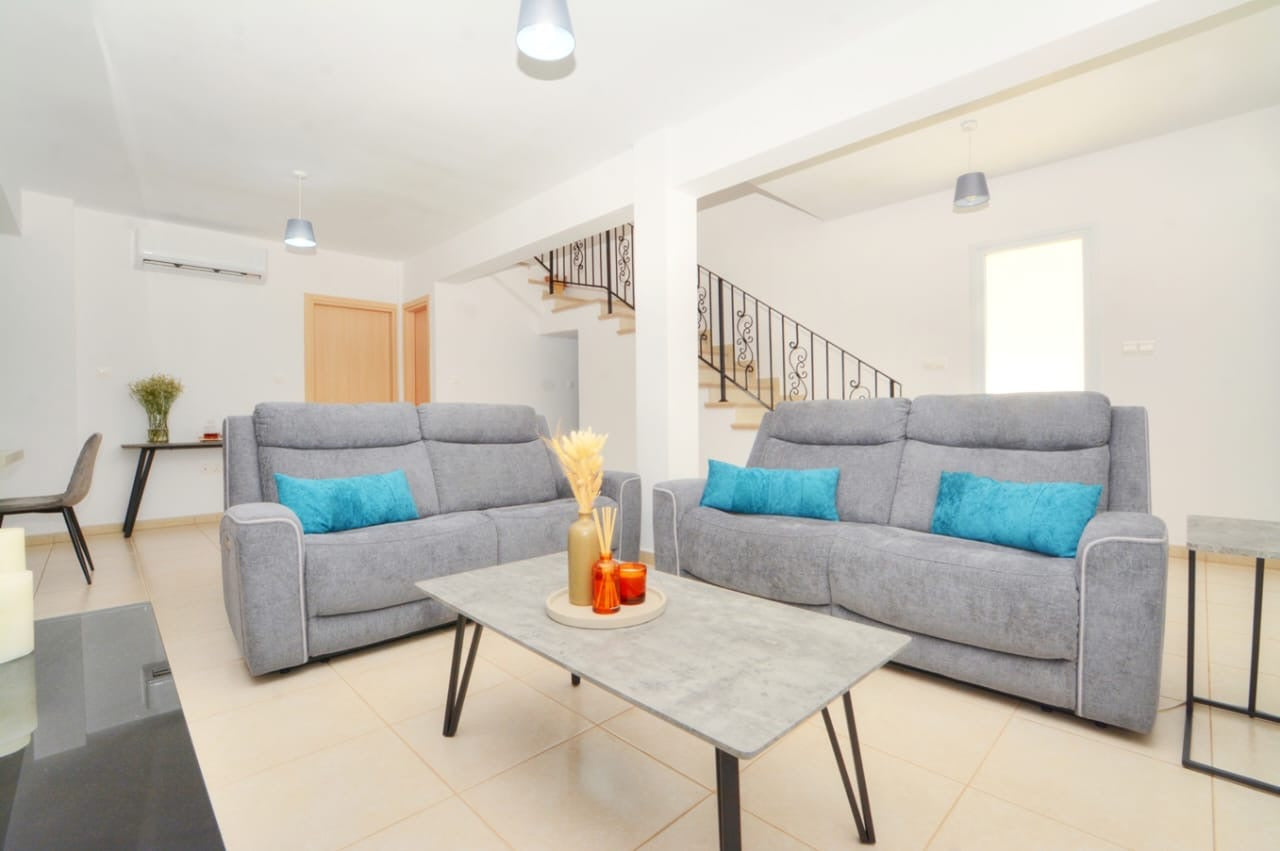 4-Bedroom Amazing Villa (Sleeps up to 10) #012