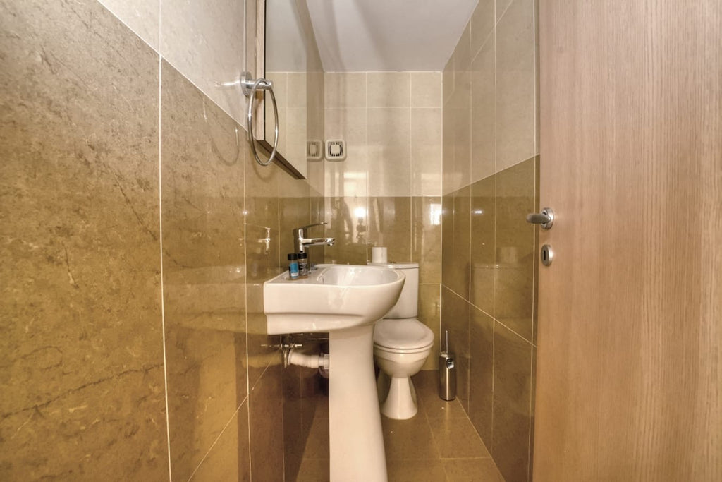 Gold 4-Bedroom Villa (Sleeps up to 10) #011