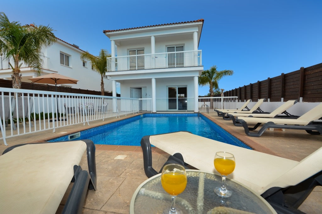 4-Bedroom Villa - Perfect Location (Sleeps up to 10) #010