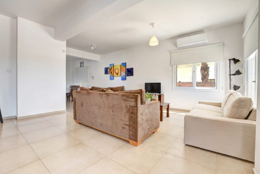 Fantastic 4-Bedroom Villa (Sleeps up to 10) #008