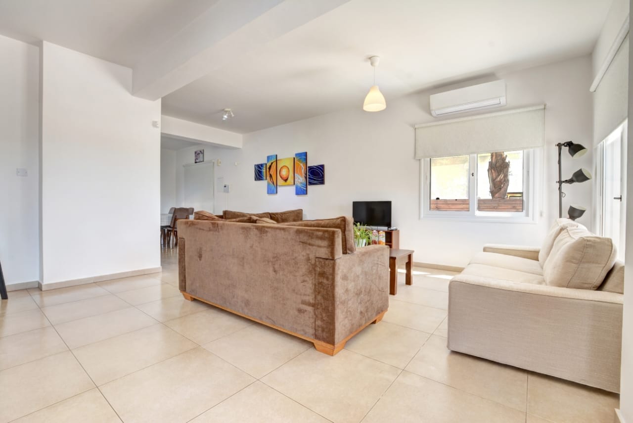 Fantastic 4-Bedroom Villa (Sleeps up to 10) #008