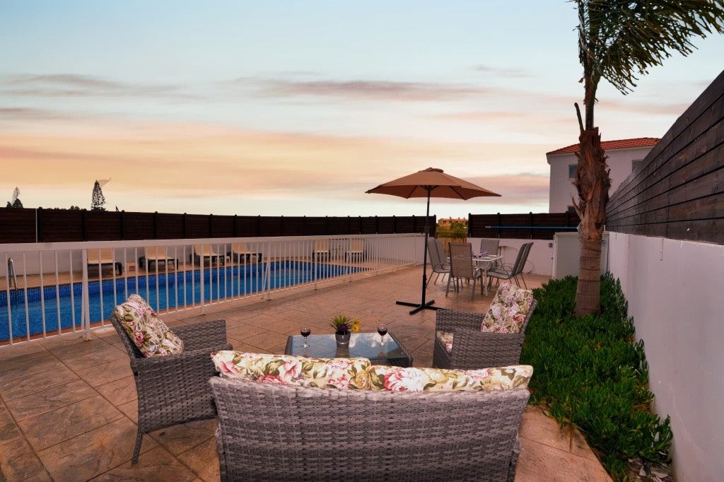 4-Bedroom Villa - Perfect Location (Sleeps up to 10) #010