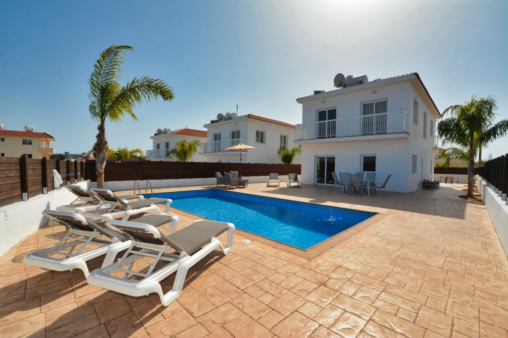 Fantastic 4-Bedroom Villa (Sleeps up to 10) #008