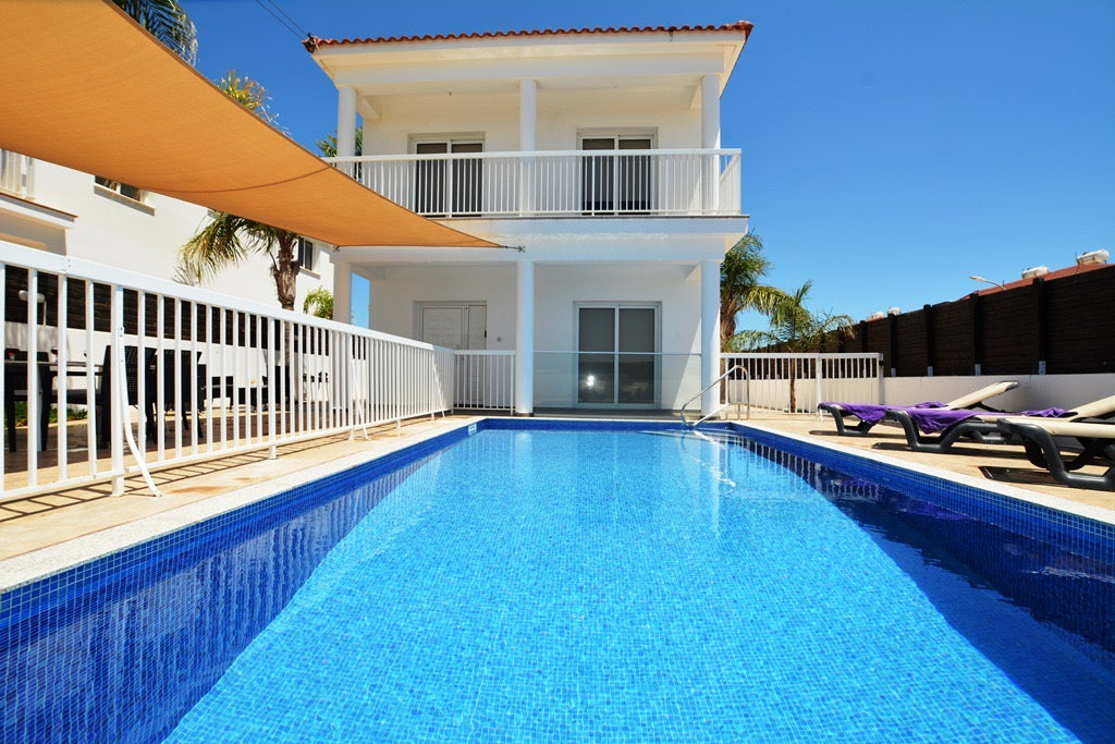 4-Bedroom Villa - Perfect Location (Sleeps up to 10) #010