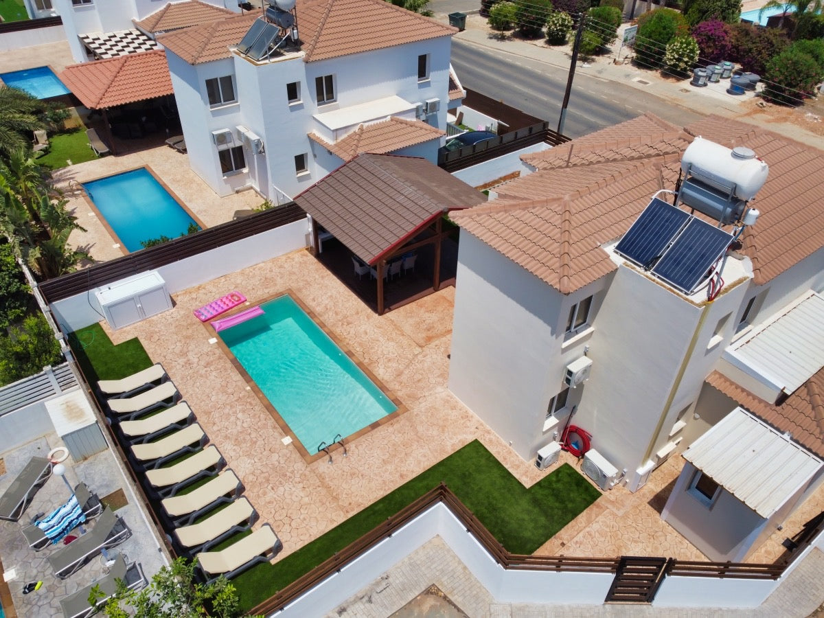 Gold 4-Bedroom Villa (Sleeps up to 10) #011