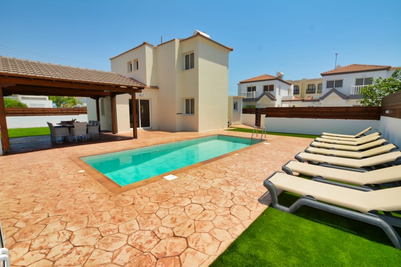 Gold 4-Bedroom Villa (Sleeps up to 10) #011