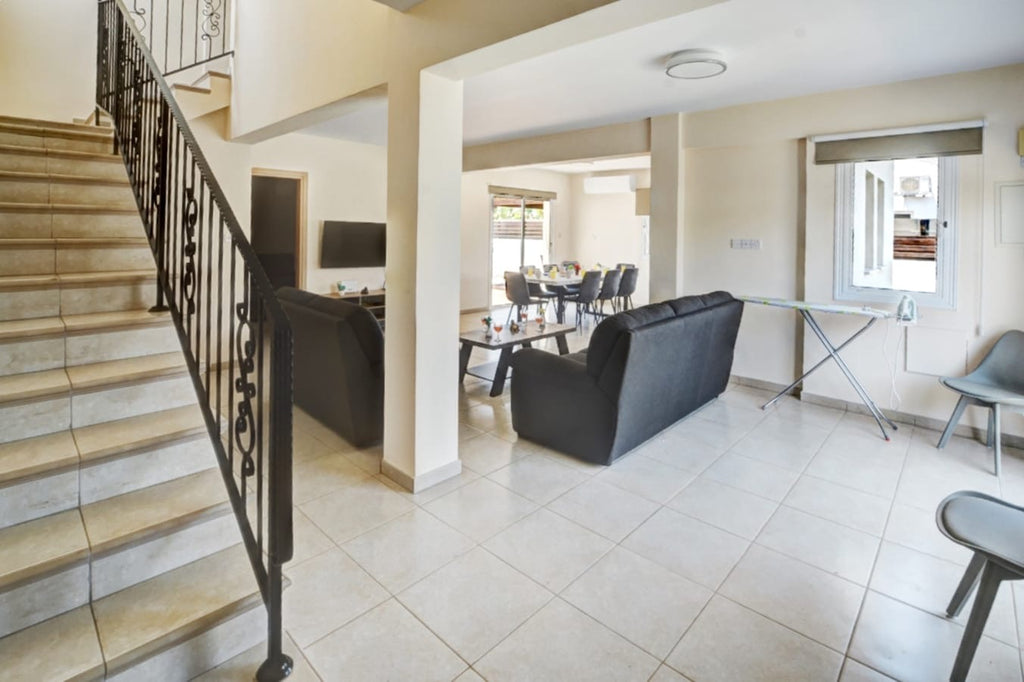 Gold 4-Bedroom Villa (Sleeps up to 10) #011