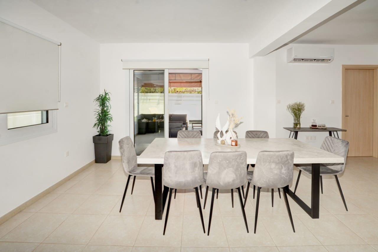 4-Bedroom Amazing Villa (Sleeps up to 10) #012