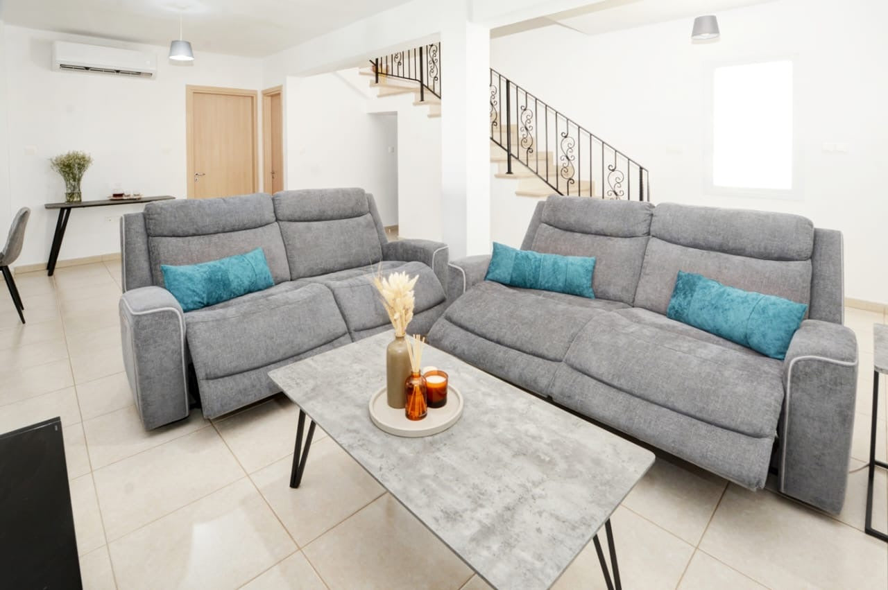 4-Bedroom Amazing Villa (Sleeps up to 10) #012